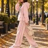 Спортивний костюм рожевого кольору з коричневою окантовкою